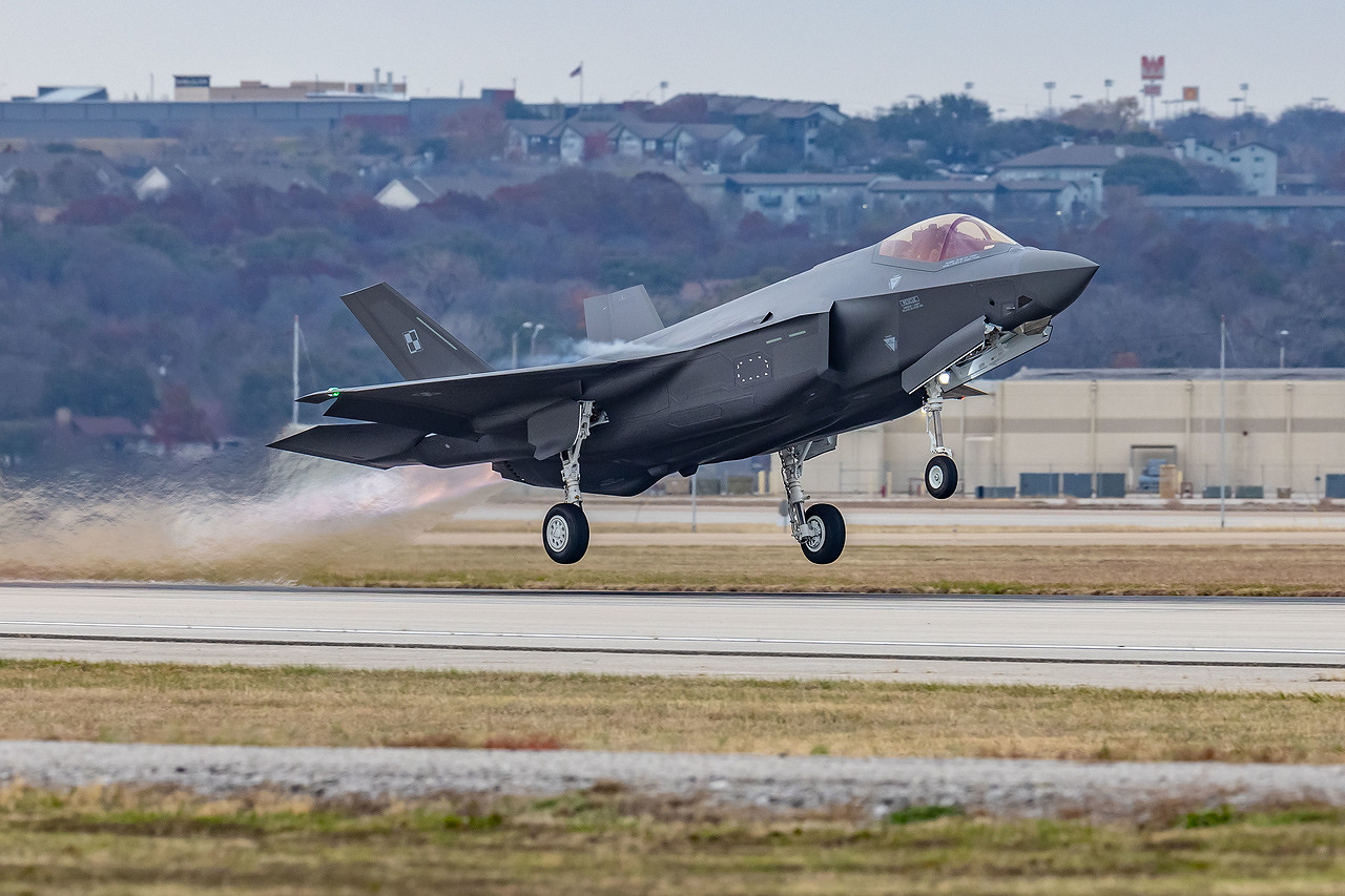 PZL Mielec będzie produkować lotnicze wiązki elektryczne wykorzystywane w samolocie F-35.jpg [447.08 KB]