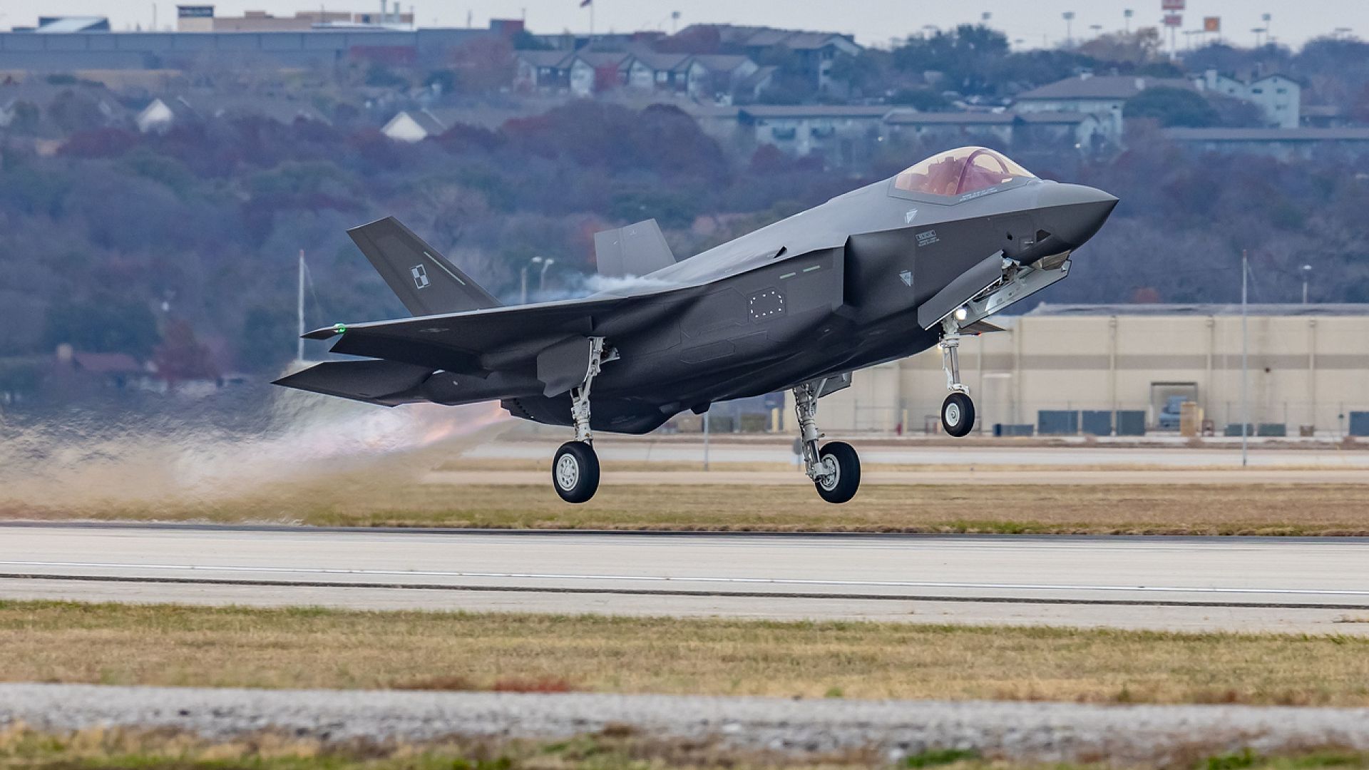 PZL Mielec będzie produkować lotnicze wiązki elektryczne wykorzystywane w samolocie F-35.jpg